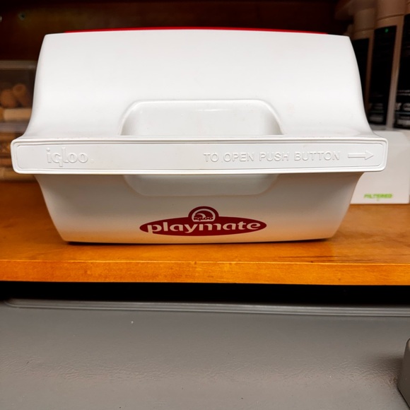 Igloo Playmate Red and White Cooler - Picture 11 of 11